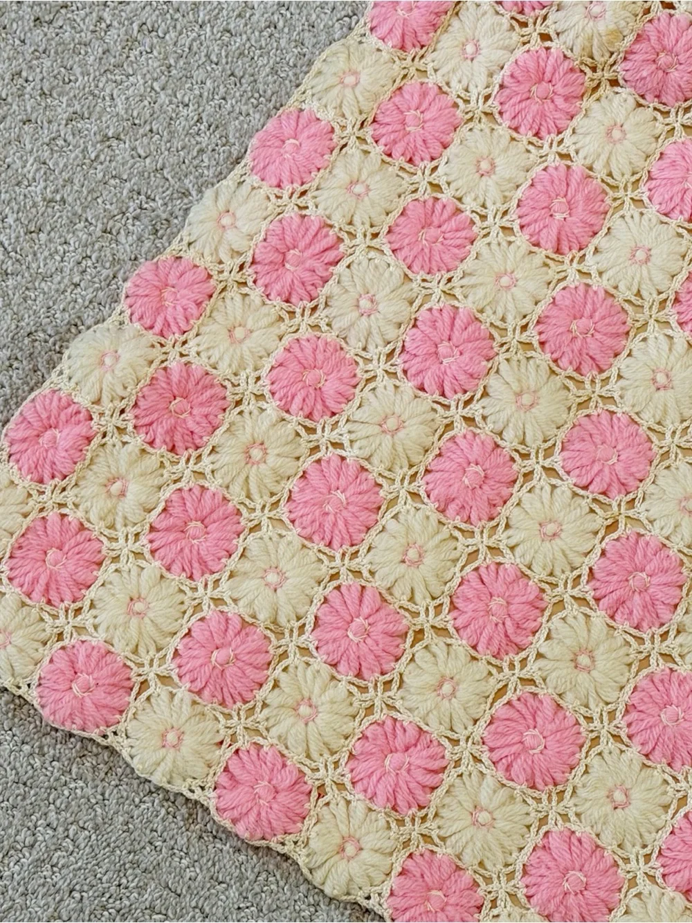 Vintage Crochet Daisy Puff Flower Afghan Pink White Baby Crib Bassinette Soft